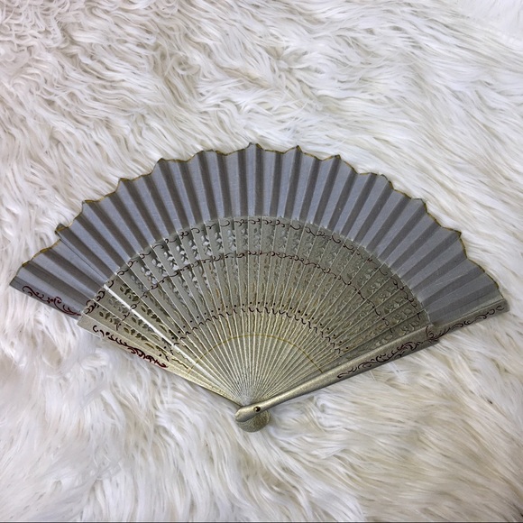 Accessories - Woman’s Hand Fan NEW